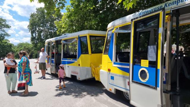 Нова атракция в Морската градина във Варна радва жители и гости на града (СНИМКИ)