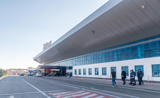 Мъж уби двама души на летището на молдовската столица, нападателят вече е задържан