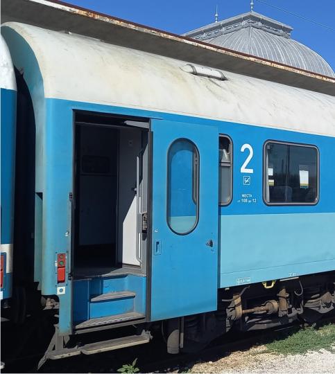  Пътниците принудително отворили пневматичната врата на вагона, с цел да влезе въздух. 