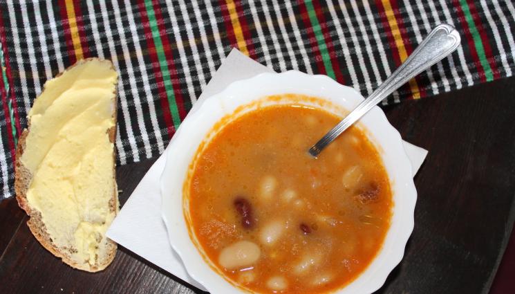 боб чорба - Агро Телеграф: Свариха чорба от фасул със зърна от 12 страни