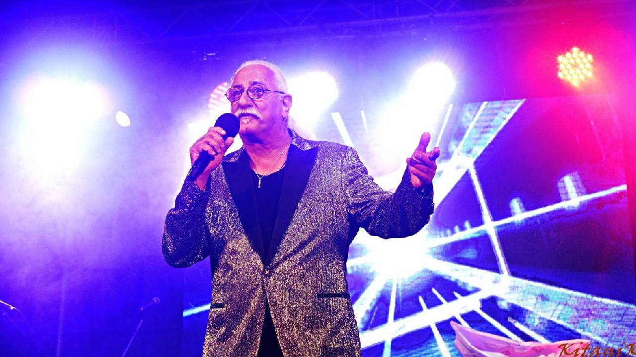 Етиен Леви2