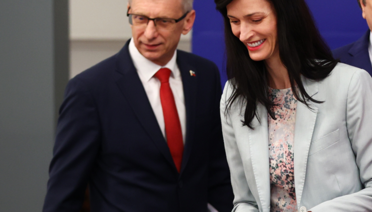 правителство - НАПРАВИХА СМЕТКАТА: Тристранката подкрепиха бюджета, но не съвсем