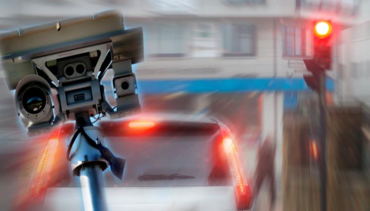 кола червен светофар джигит - НЯМА ПРОШКА: Изкуствен интелект лови джигитите в София (ВИДЕО)