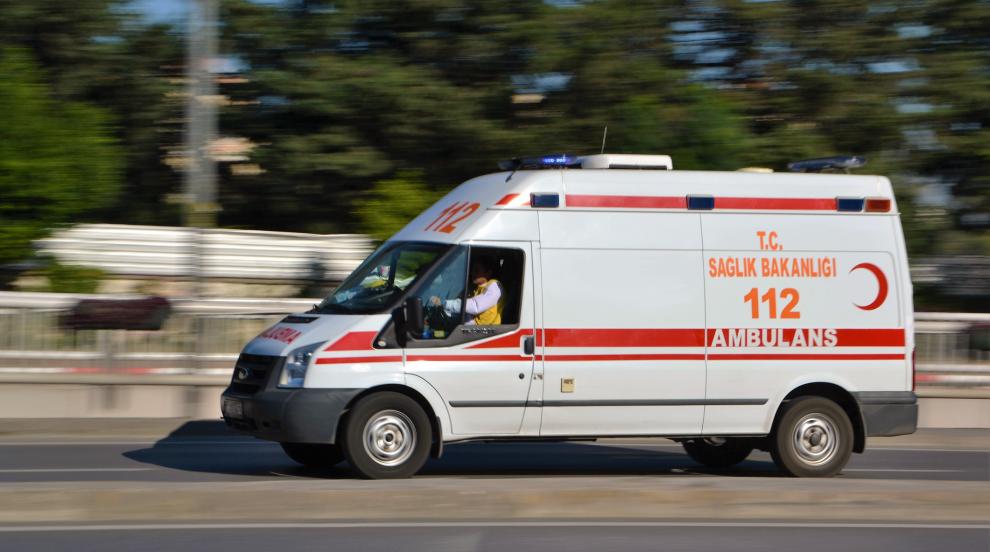 8 загинали и 11 ранени при катастрофа между микробус и камион в Турция