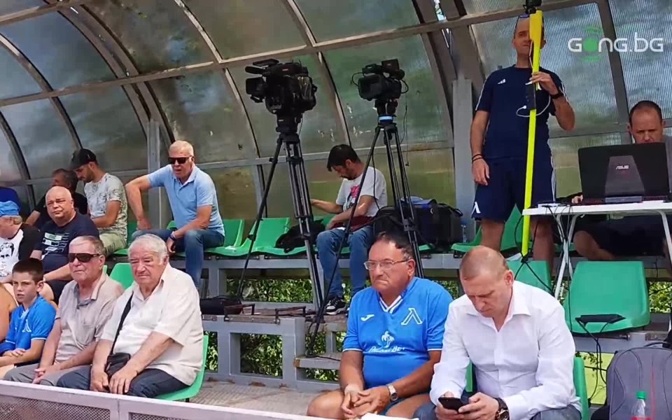 Собственикът на Левски Наско Сираков пристигна в Правец, за да