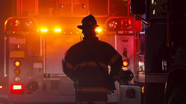 Те разтопиха интернет: Наши пожарникари поздравиха с танц 8-годишно момиченце (ВИДЕО)