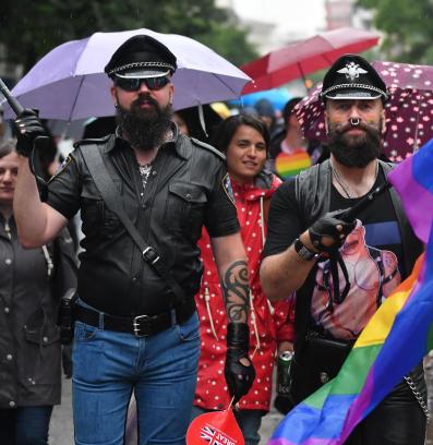 полицаи гей парад