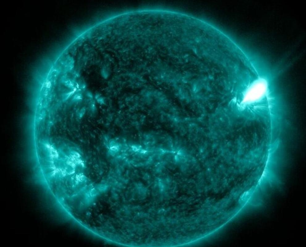 През юни на Слънцето са се появили над 160 слънчеви