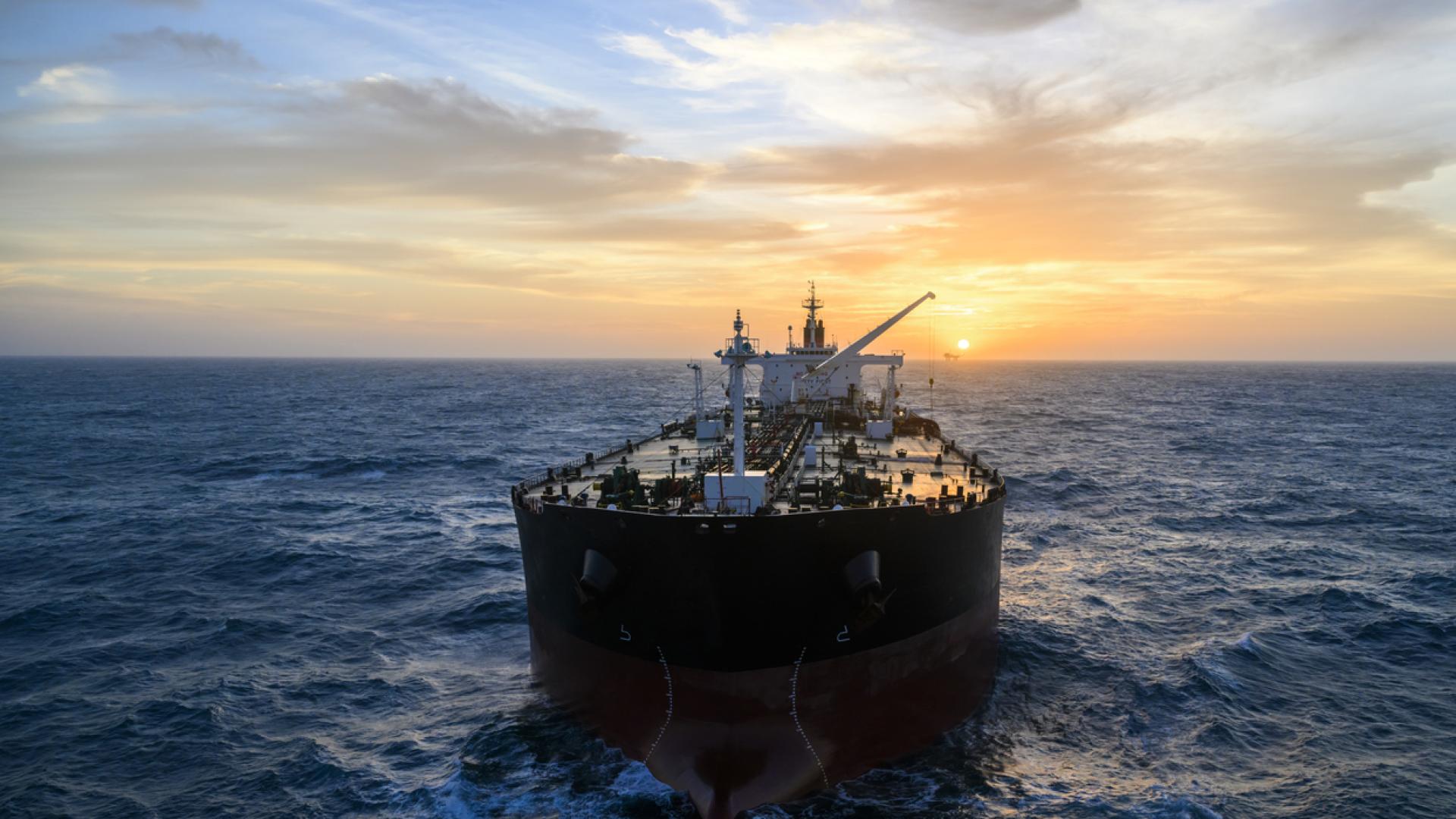 Свързан с Кремъл петролен танкер беше задържан от естонските власти