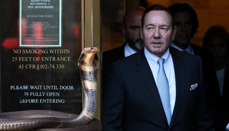 Кевин Спейси - НЕ ГИ ЖАЛИЛ: Кевин Спейси нападал мъжете като кобра