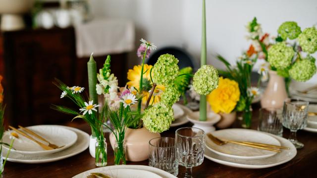  Как да очароваме гостите си: Няколко идеи за елегантно подредена маса
