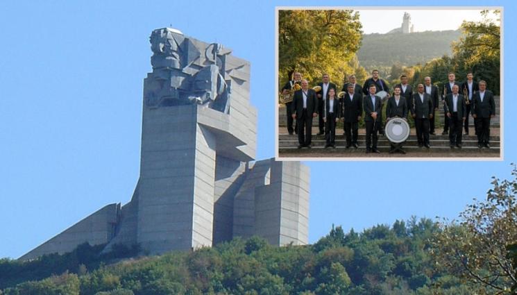 паметник - „Царицата на чардаша“ оглася най-големия паметник в България