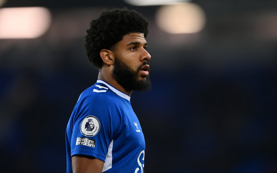 Евертън осъществи изходящ трансфер, като продаде нападателя си Елис Симс