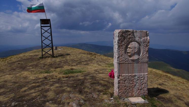 връх Ком Иван Вазов - По стъпките на Вазов! Масов поход до връх Ком за 173-ата годишнина от рождението на Патриарха на българската литература (ВИДЕО)