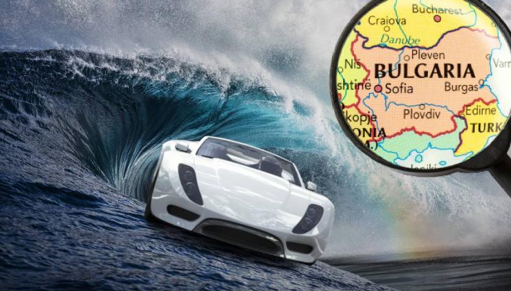 Албена - Луксозна спортна кола в морето – новият атракцион на родното Черноморие (ВИДЕО)