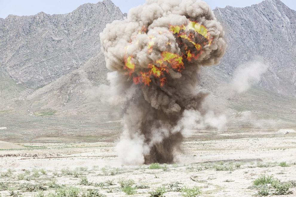 Не бива да се изпращат касетъчни бомби в помощ на