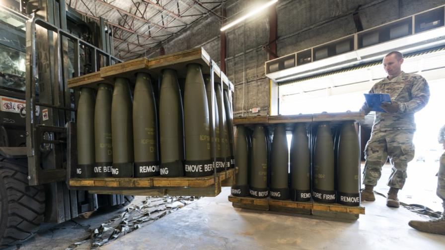 Украйна обяви, че няма да използва касетъчни бомби в Русия