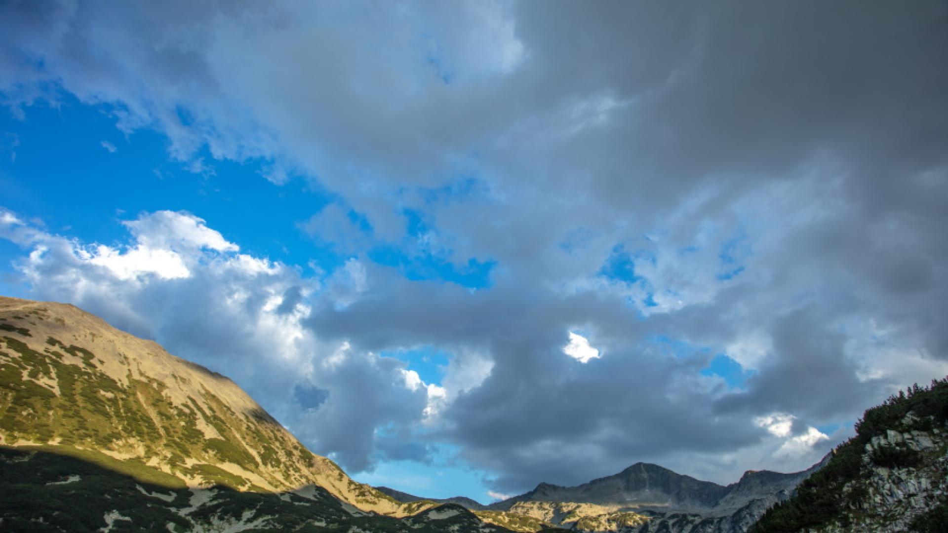 При акция през нощта спасителен екип в Пирин се е