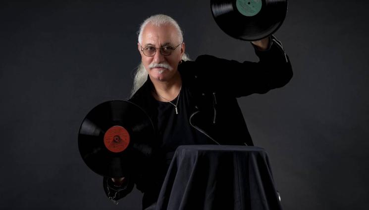 Етиен Леви - Етиен Леви чества 25 години, откакто преподава