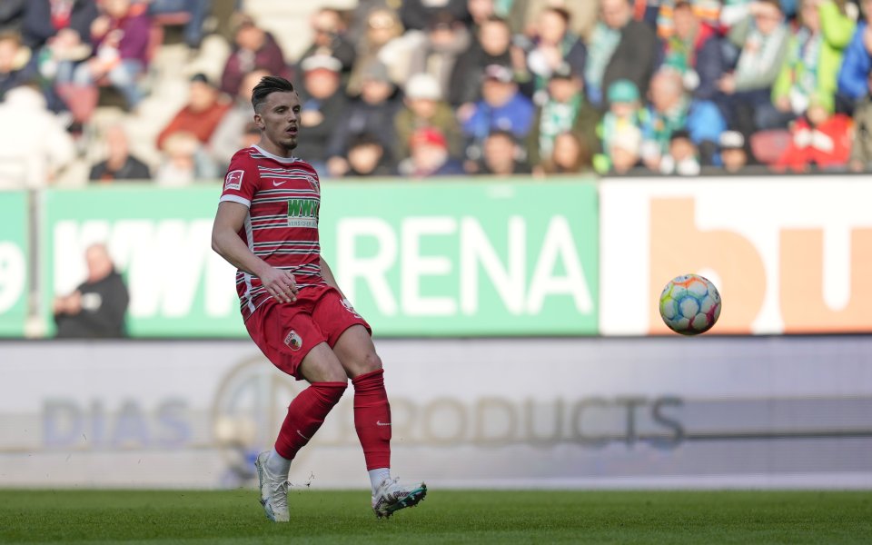 Нападателят на Аугсбург Ермедин Демирович вярва, че има бъдеще в