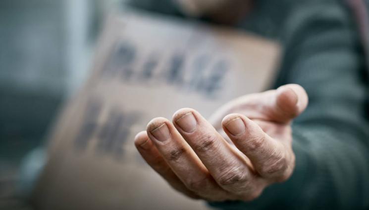 просяк - МЕНТЕ КИРИЗ: Изобличиха просяк, преструвал се на еднорък (СНИМКИ)