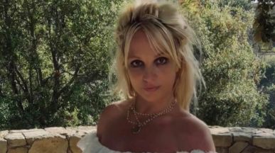 Britney Spears показа изкълчен глезен, обвини майка си за скандала в хотел