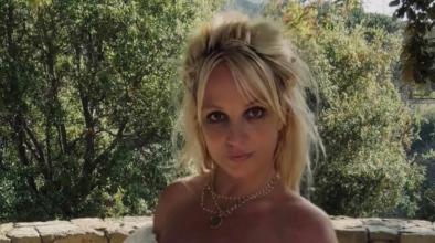 Britney Spears показа изкълчен глезен, обвини майка си за скандала в хотел