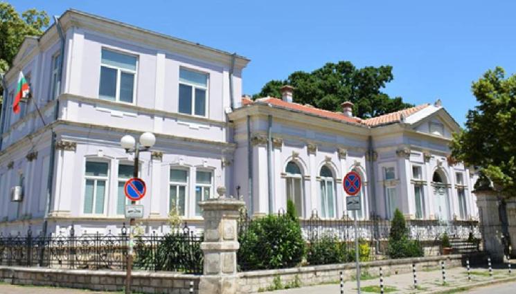 вяра - ЧУДЕСА И ВЯРА: Русе пази най-старата румънска печатна книга (СНИМКИ)