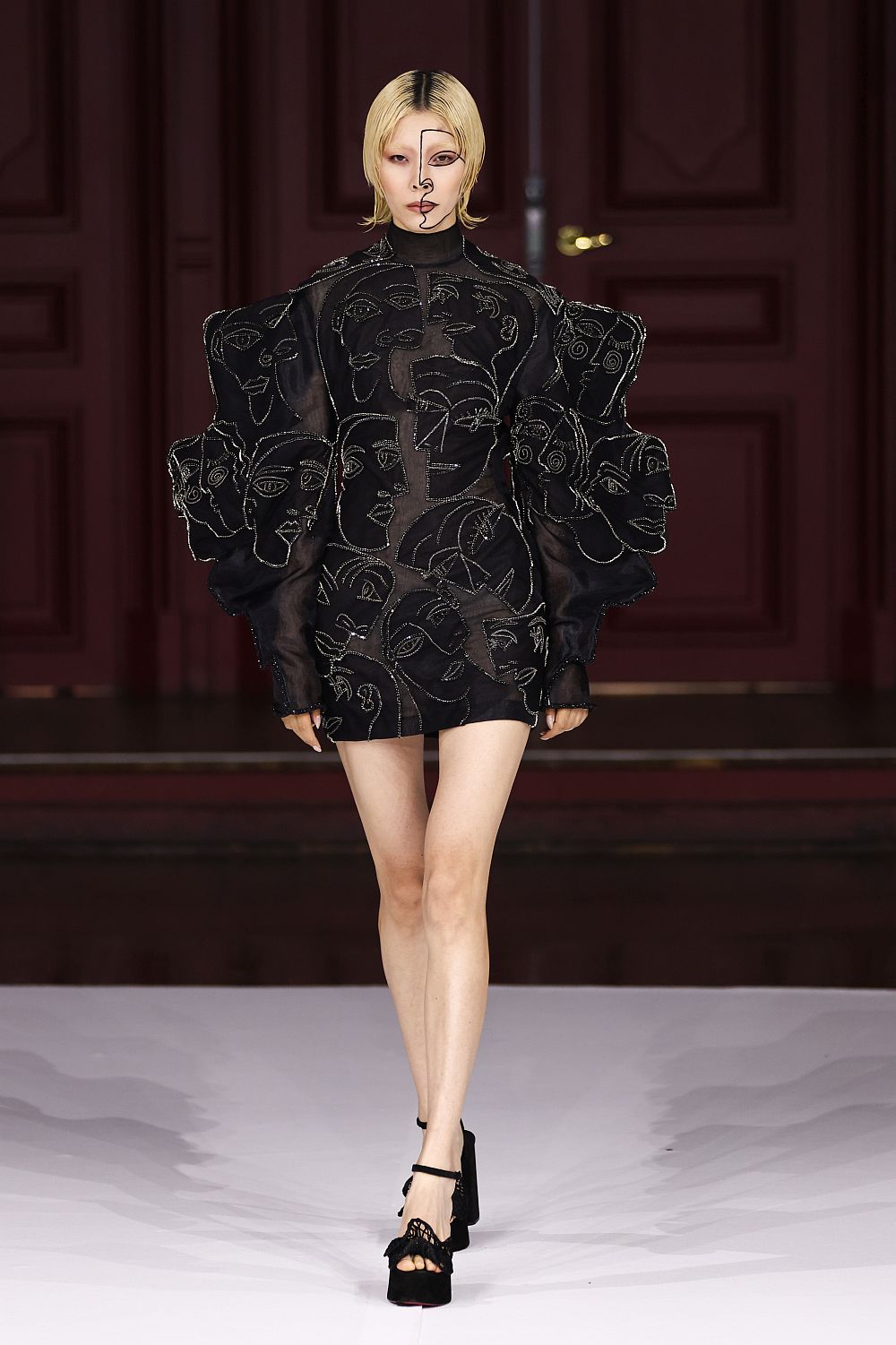 Haute couture Есен/Зима 2023/24 на испанската дизайнерка Хуана Мартин по време на Седмицата на модата в Париж
