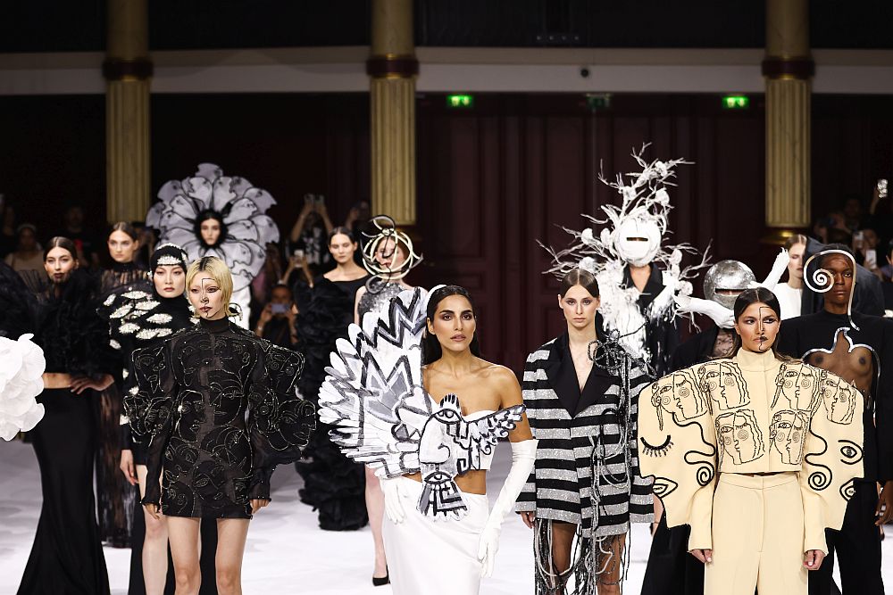 Haute couture Есен/Зима 2023/24 на испанската дизайнерка Хуана Мартин по време на Седмицата на модата в Париж