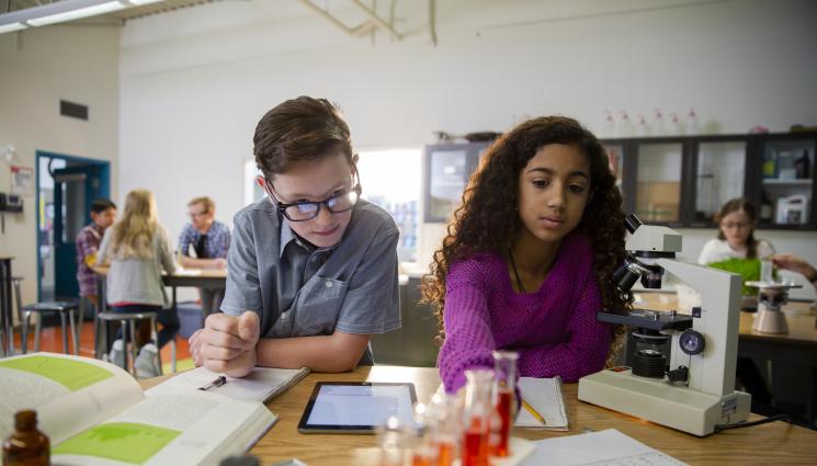 стем - Изграждат нови STEM кабинети в 43 общински училища във Варна