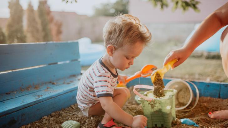 Изкарайте децата навън! Нямат нужда от телефон, а от Витамин Д