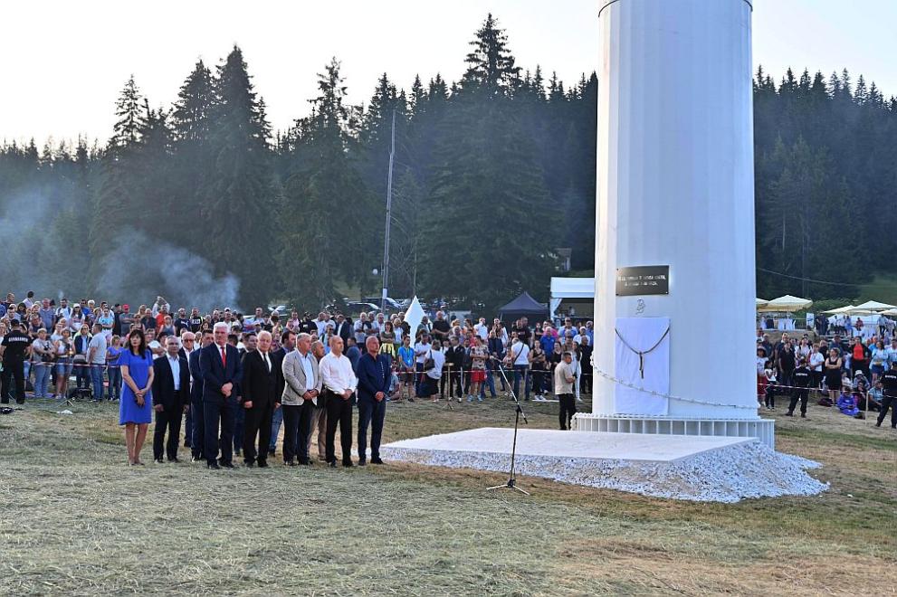  Румен Радев на Рожен, където на 111-метров стълб се издигна българското знаме 