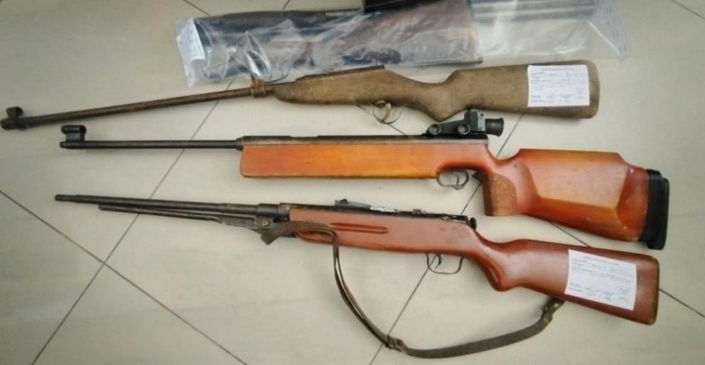 Снимка: Наркотик, пушки, пистолети и старинни монети залови полицията в Кърджали при спецоперация