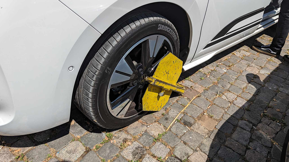 Мъж преби служител на "Градска мобилност" заради скоба в Монтана