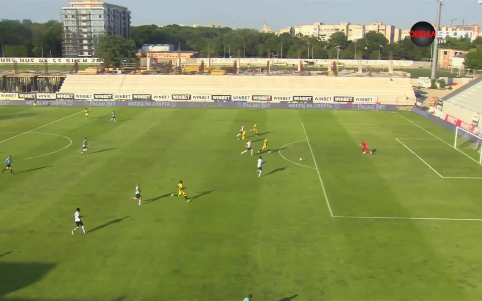 Още преди да е изминал четвърт час от мача между