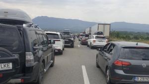 Интензивен е трафикът на граничните пунктове с Румъния и Гърция