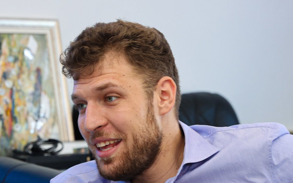 Александър Везенков на посещение в НСА
