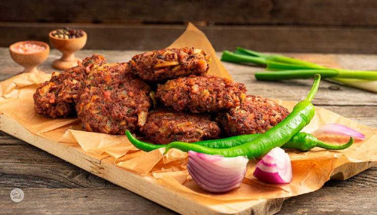 рецепти - Гответе с matekitchen.com: Апетитни вълчи кюфтета с бекон и гъби, лека гръцка муска или бързо пиле паприкаш със зеленчуци (ВИДЕО)