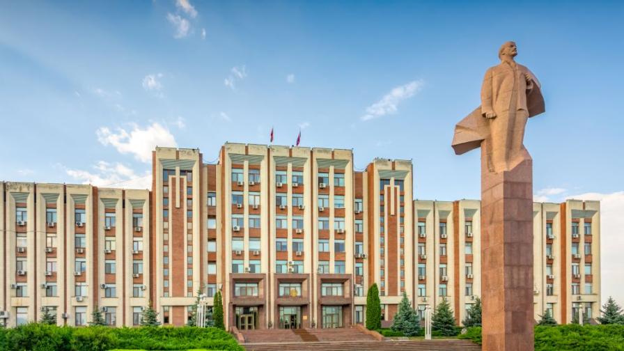 Изолирани и забравени: Как живеят хора в Приднестровието
