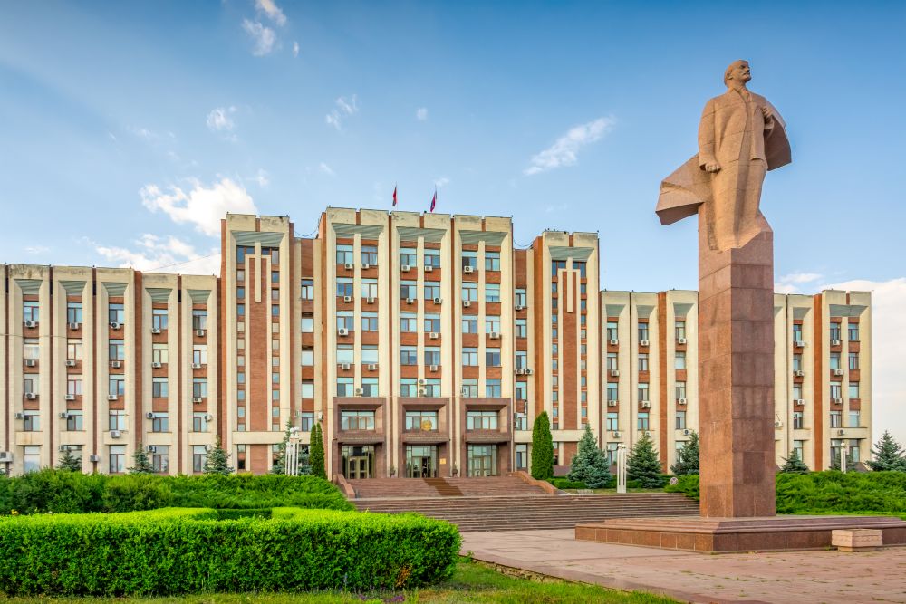 Изолирани и забравени: Как живеят хора в Приднестровието