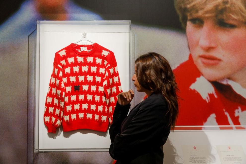 Любимият пуловер на лейди Даяна ще бъде продаден на търг
