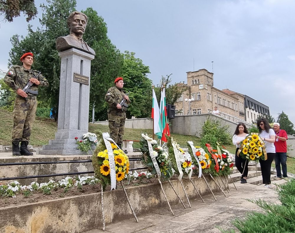 Шумен отбелязва годишнината от Освобождението на града и от рождението на Васил Левски.