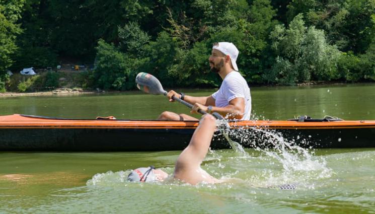 плувец - ЗА КНИГАТА НА ГИНЕС: Еднорък плувец счупи рекорд