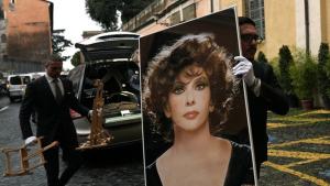 Филмовият фестивал във Венеция ще отдаде почит на починалата през