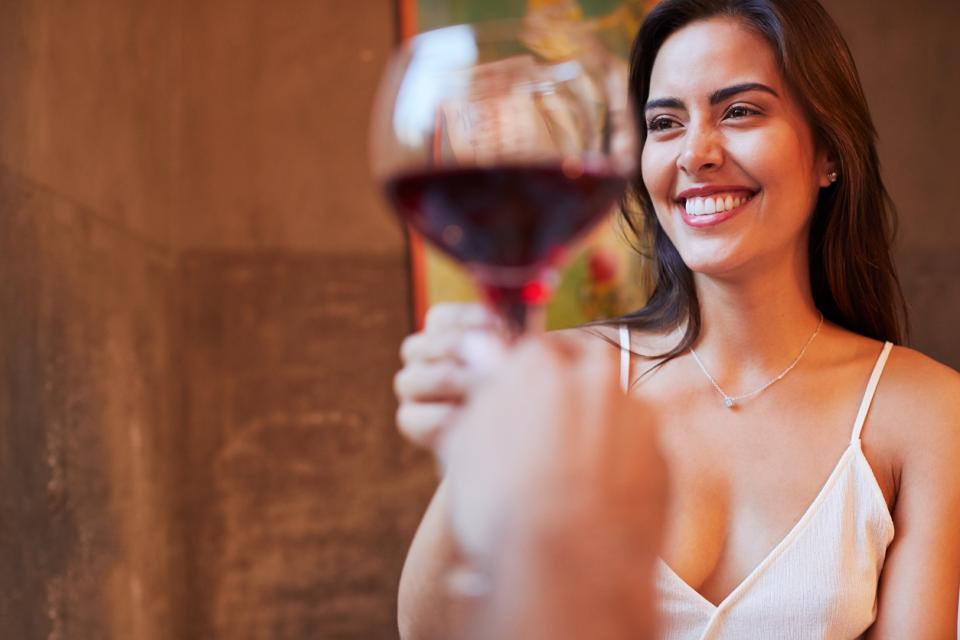  жена среща вино 