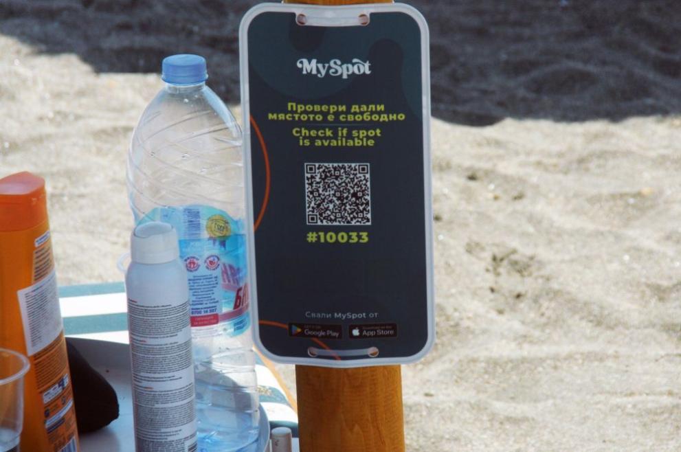 На Северния плаж в Бургас вече има чадъри с QR