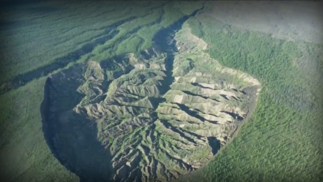 Ето как изглежда най-големият вечно замръзнал кратер в света (ВИДЕО)