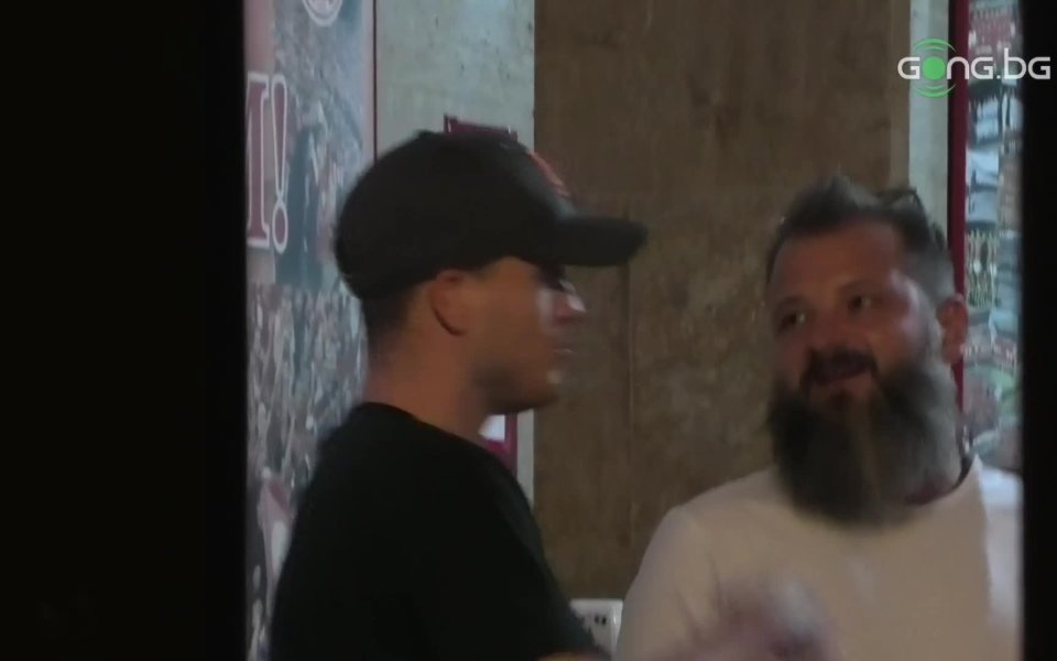 Собственикът на ЦСКА Данаил Ганчев разговаря с Юрген Матай след