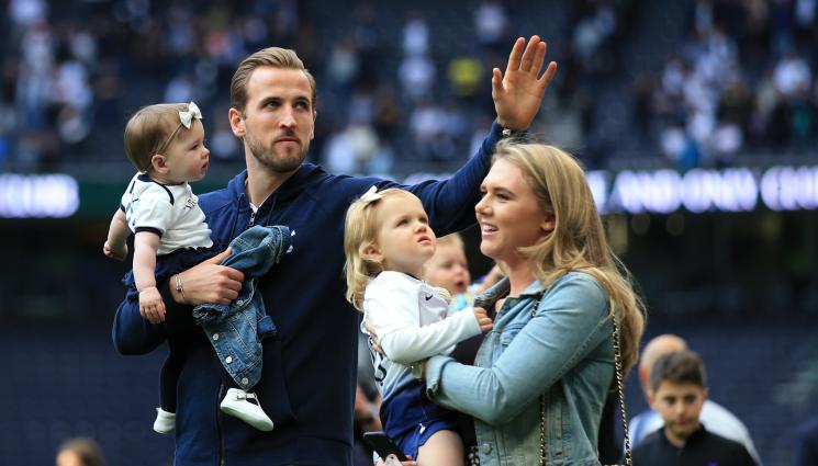 Хари Кейн - Жената на Хари Кейн вече оглежда къщи в Бавария, задава ли се трансфер?